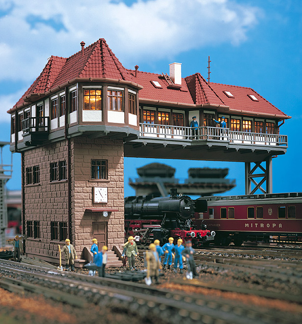 5735